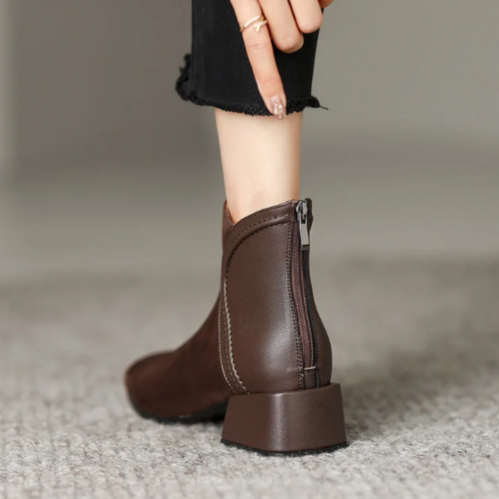 Stylische Ankle Boots mit Cutouts und niedrigem Absatz