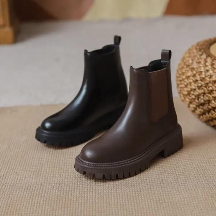 Damen Boots aus Leder mit elastischen Einsätzen