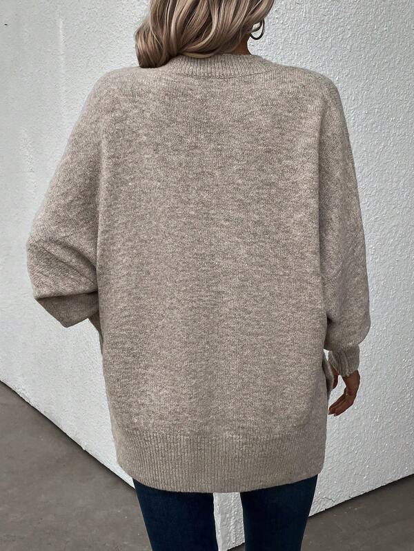 Grauer monochromer langärmeliger Pullover