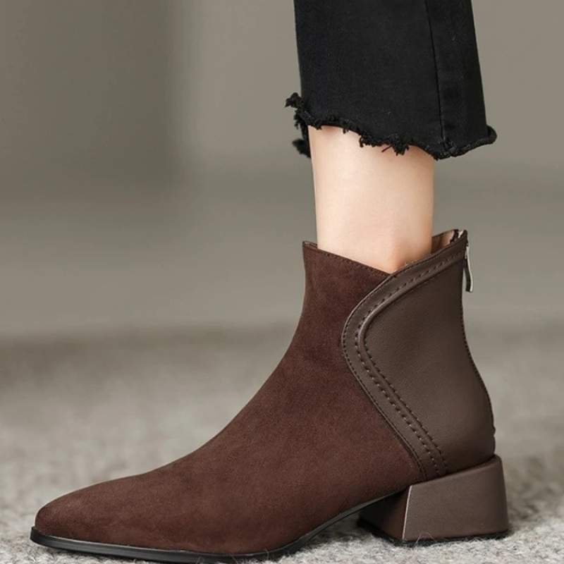 Stylische Ankle Boots mit Cutouts und niedrigem Absatz