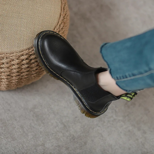 Damen Boots mit klassischem Stil und elastischen Seiten