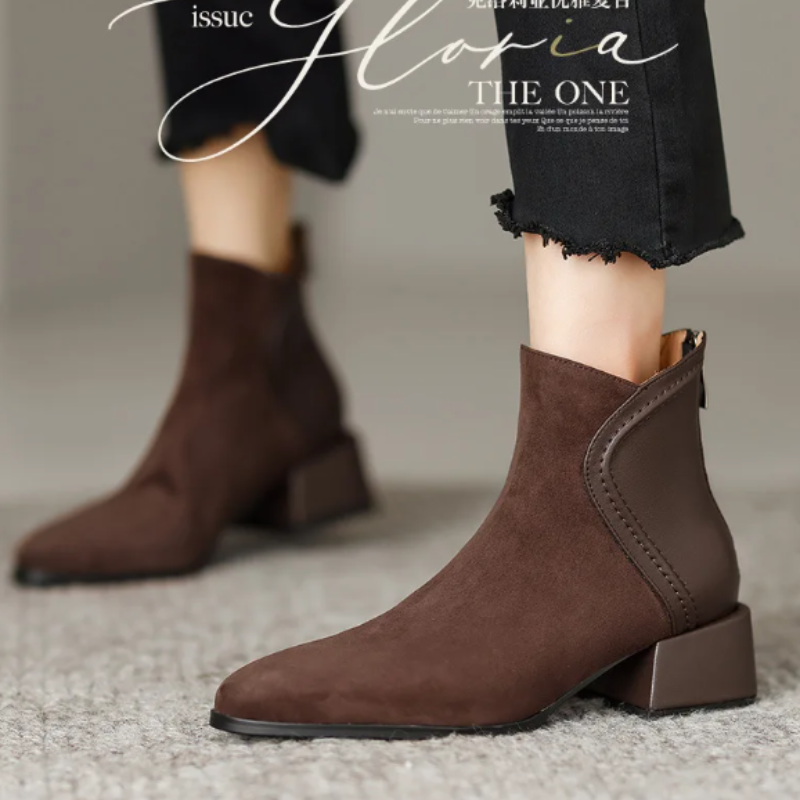 Stylische Ankle Boots mit Cutouts und niedrigem Absatz