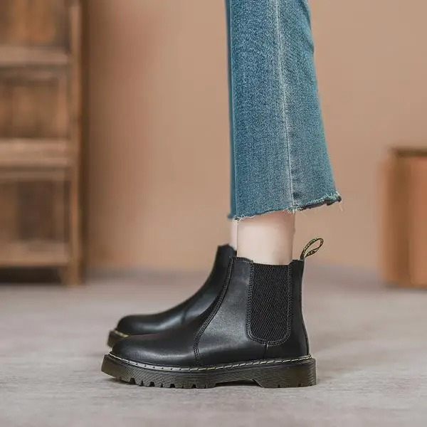 Damen Boots mit klassischem Stil und elastischen Seiten