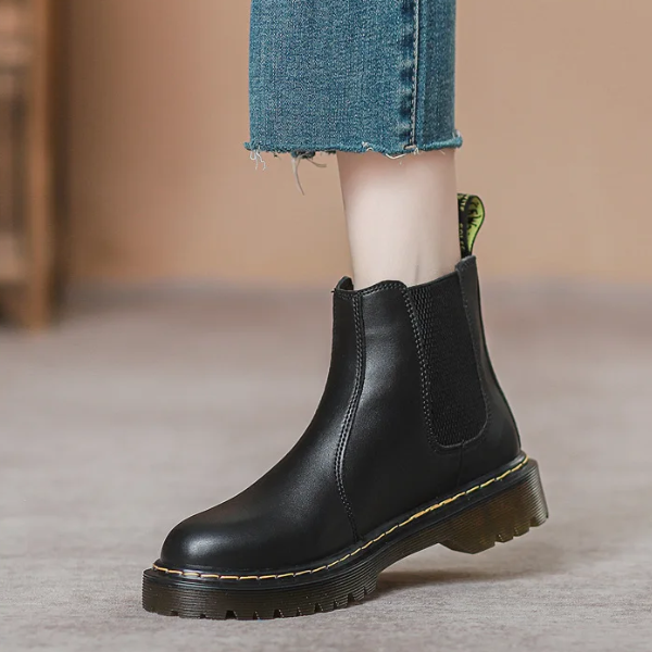 Damen Boots mit klassischem Stil und elastischen Seiten