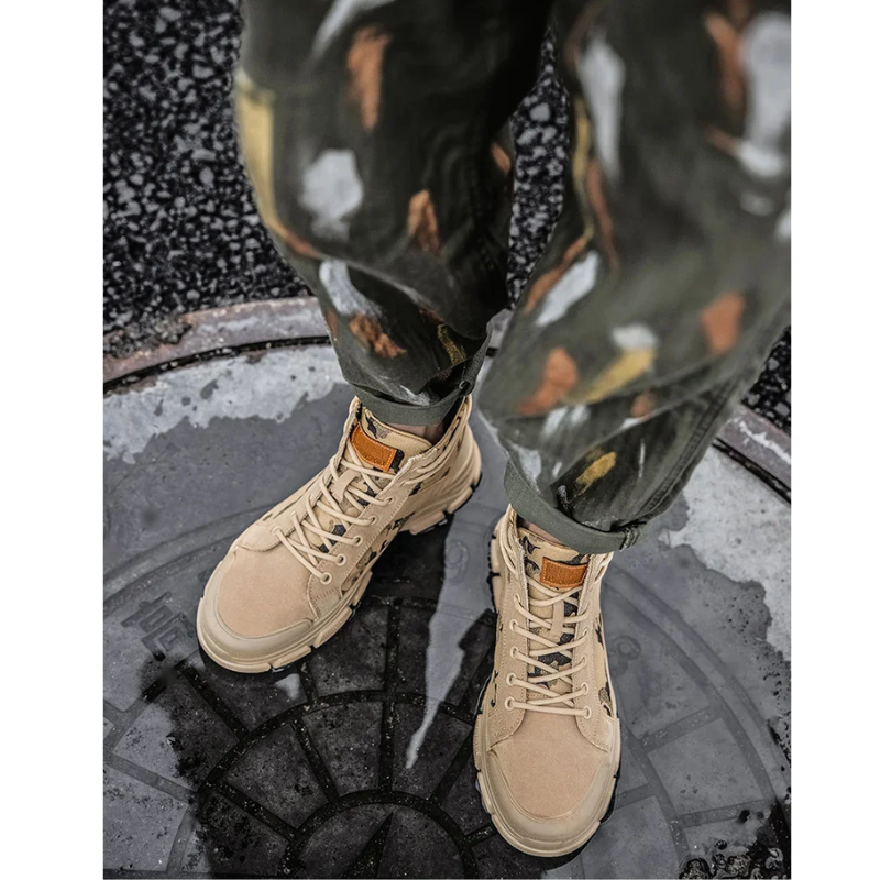 Herren Boots mit Camouflage-Einsätzen und rutschfester Laufsohle