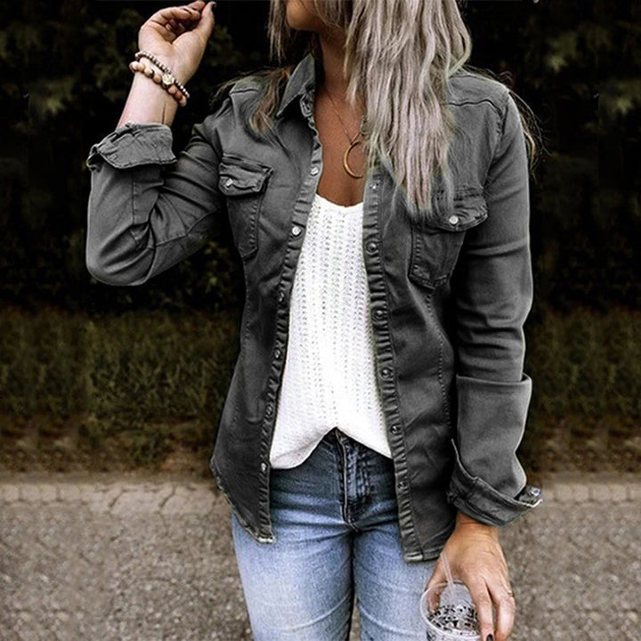 Modische Jeansjacke - Damen Denim-Outfit für jeden Anlass