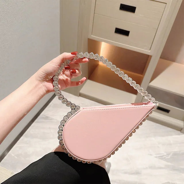 Elegante Clutch mit Kristallverzierung