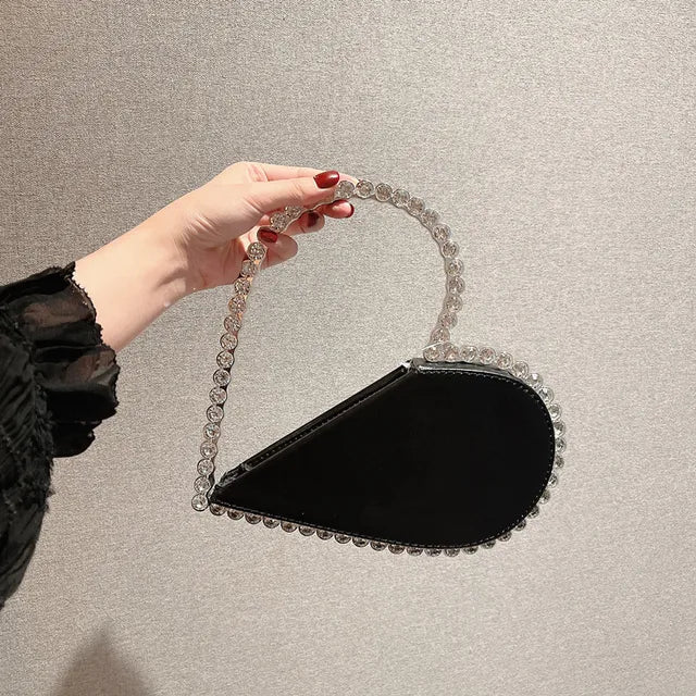 Elegante Clutch mit Kristallverzierung