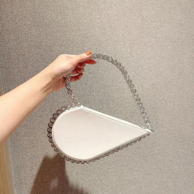 Elegante Clutch mit Kristallverzierung