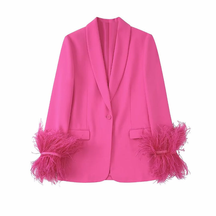 Blazer mit umgeschlagenem Kragen und Federn in rosa Farbe