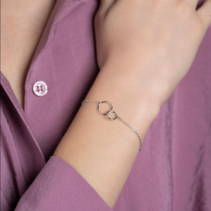 Armband mit verschlungenen Ringen