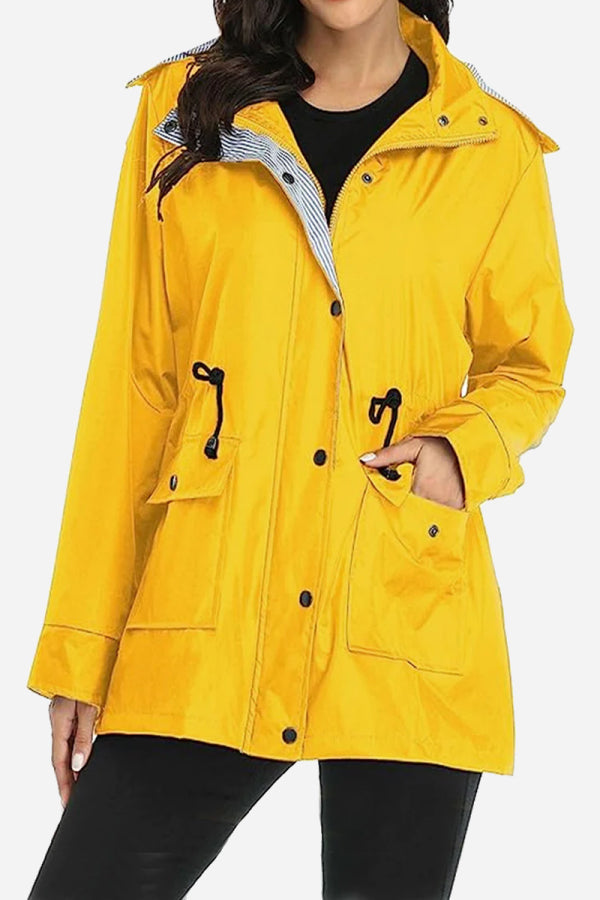 Gestreifte Regenjacke mit Kapuze