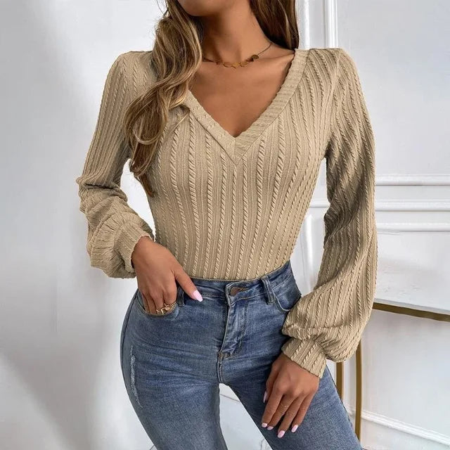 Langer Pullover aus gedrehtem Strick